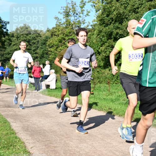 27.09.2026 - 35. Volkslauf durch das schöne Alstertal Dr. Thomas Lammeyer http://msf.ph/oto/10564282 27.09.2026 10:34:51 Laufen 3150, 3243, 3032, 3988 meine-sportfotos.de