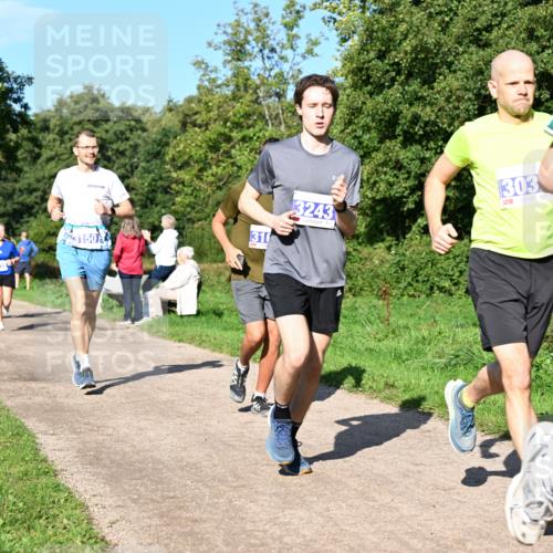 27.09.2026 - 35. Volkslauf durch das schöne Alstertal Dr. Thomas Lammeyer http://msf.ph/oto/10564283 27.09.2026 10:34:51 Laufen 3150, 316, 3243, 303, 39 meine-sportfotos.de