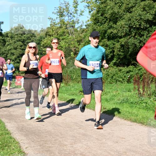 27.09.2026 - 35. Volkslauf durch das schöne Alstertal Dr. Thomas Lammeyer http://msf.ph/oto/10564451 27.09.2026 10:35:19 Laufen 3289, 417, 2394, 3151 meine-sportfotos.de