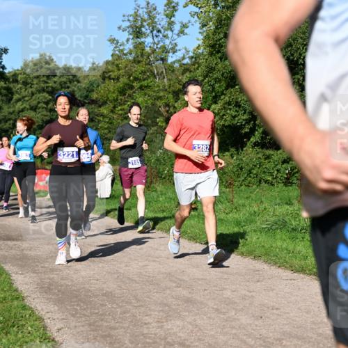 27.09.2026 - 35. Volkslauf durch das schöne Alstertal Dr. Thomas Lammeyer http://msf.ph/oto/10564506 27.09.2026 10:35:27 Laufen 3025, 3221, 064, 3282, 3185 meine-sportfotos.de