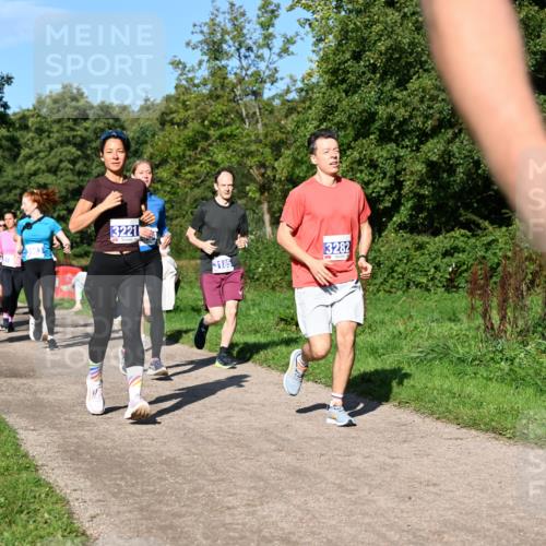 27.09.2026 - 35. Volkslauf durch das schöne Alstertal Dr. Thomas Lammeyer http://msf.ph/oto/10564507 27.09.2026 10:35:27 Laufen 3025, 3221, 3185, 3282 meine-sportfotos.de