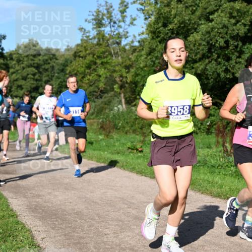 27.09.2026 - 35. Volkslauf durch das schöne Alstertal Dr. Thomas Lammeyer http://msf.ph/oto/10564585 27.09.2026 10:35:38 Laufen 110, 3958, 3251 meine-sportfotos.de