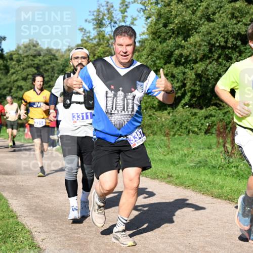 27.09.2026 - 35. Volkslauf durch das schöne Alstertal Dr. Thomas Lammeyer http://msf.ph/oto/10564744 27.09.2026 10:36:02 Laufen 3311, 3347, 3426 meine-sportfotos.de