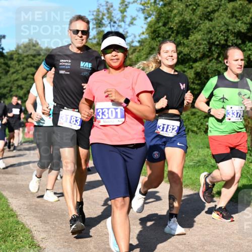 27.09.2026 - 35. Volkslauf durch das schöne Alstertal Dr. Thomas Lammeyer http://msf.ph/oto/10564967 27.09.2026 10:36:35 Laufen 3301, 3183, 3182, 3379 meine-sportfotos.de