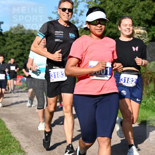 27.09.2026 - 35. Volkslauf durch das schöne Alstertal Dr. Thomas Lammeyer http://msf.ph/oto/10564970 27.09.2026 10:36:35 Laufen 3183, 3182, 3379, 4 meine-sportfotos.de