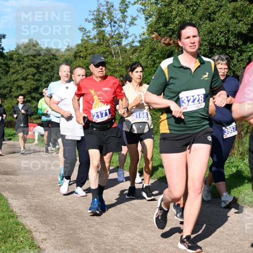 27.09.2026 - 35. Volkslauf durch das schöne Alstertal Dr. Thomas Lammeyer http://msf.ph/oto/10565144 27.09.2026 10:36:59 Laufen 2171, 3168, 3228, 3957, 3389 meine-sportfotos.de