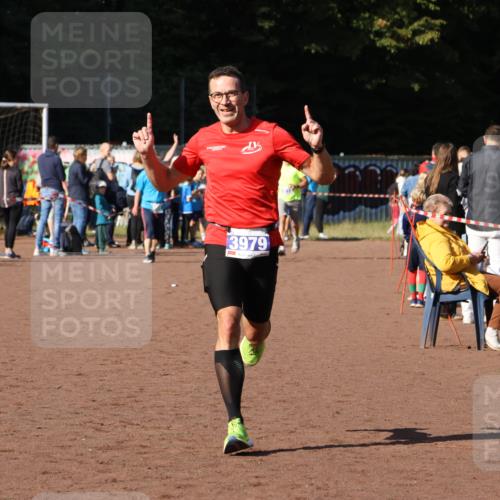 27.09.2026 - 35. Volkslauf durch das schöne Alstertal Strokosch-Dieckow http://msf.ph/oto/10565262 27.09.2026 11:12:02 Ziel 3979 meine-sportfotos.de