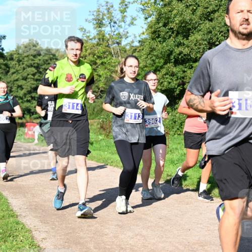 27.09.2026 - 35. Volkslauf durch das schöne Alstertal Dr. Thomas Lammeyer http://msf.ph/oto/10565420 27.09.2026 10:37:30 Laufen 3114, 3042, 057, 3113, 3962, 3153, 33 meine-sportfotos.de