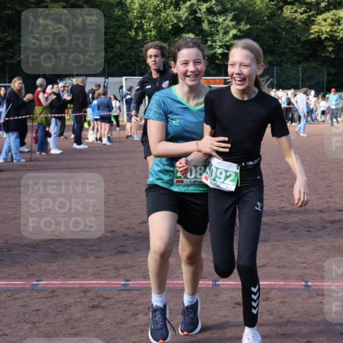 27.09.2026 - 35. Volkslauf durch das schöne Alstertal Strokosch-Dieckow http://msf.ph/oto/10565442 27.09.2026 11:10:52 Ziel 3272, 4081, 4092 meine-sportfotos.de