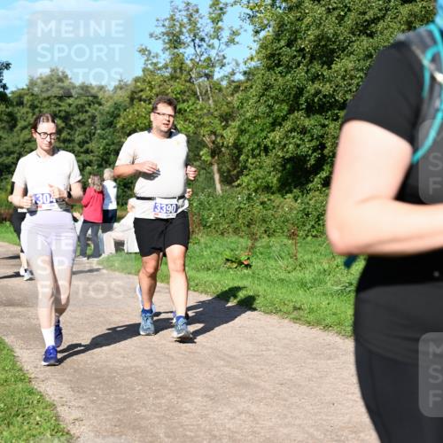 27.09.2026 - 35. Volkslauf durch das schöne Alstertal Dr. Thomas Lammeyer http://msf.ph/oto/10565455 27.09.2026 10:37:34 Laufen 1304, 3390, 3052 meine-sportfotos.de
