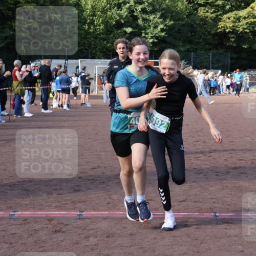 27.09.2026 - 35. Volkslauf durch das schöne Alstertal Strokosch-Dieckow http://msf.ph/oto/10565466 27.09.2026 11:10:52 Ziel 3272, 4081, 4092 meine-sportfotos.de