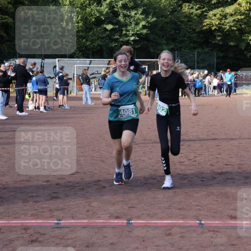 27.09.2026 - 35. Volkslauf durch das schöne Alstertal Strokosch-Dieckow http://msf.ph/oto/10565488 27.09.2026 11:10:51 Ziel 3272, 4081, 4092 meine-sportfotos.de