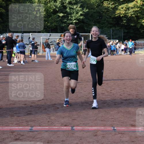 27.09.2026 - 35. Volkslauf durch das schöne Alstertal Strokosch-Dieckow http://msf.ph/oto/10565493 27.09.2026 11:10:51 Ziel 3272, 4081, 4092 meine-sportfotos.de