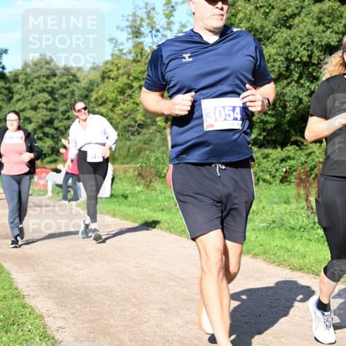27.09.2026 - 35. Volkslauf durch das schöne Alstertal Dr. Thomas Lammeyer http://msf.ph/oto/10565504 27.09.2026 10:37:39 Laufen 3054, 3055 meine-sportfotos.de