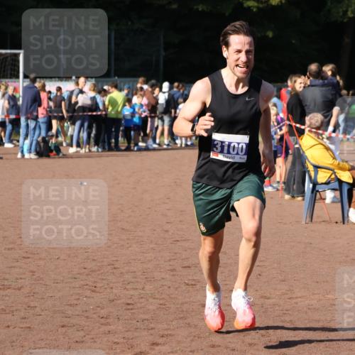 27.09.2026 - 35. Volkslauf durch das schöne Alstertal Strokosch-Dieckow http://msf.ph/oto/10565702 27.09.2026 11:08:45 Ziel 3100 meine-sportfotos.de