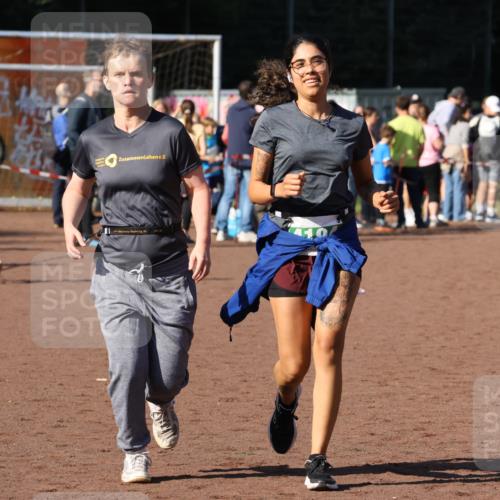 27.09.2026 - 35. Volkslauf durch das schöne Alstertal Strokosch-Dieckow http://msf.ph/oto/10565804 27.09.2026 11:07:25 Ziel 4046, 4184, 4194 meine-sportfotos.de