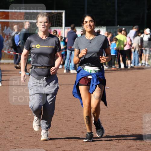 27.09.2026 - 35. Volkslauf durch das schöne Alstertal Strokosch-Dieckow http://msf.ph/oto/10565822 27.09.2026 11:07:24 Ziel 4046, 4184, 4194 meine-sportfotos.de