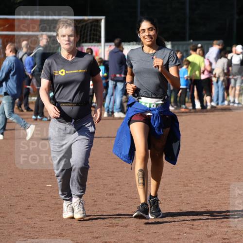 27.09.2026 - 35. Volkslauf durch das schöne Alstertal Strokosch-Dieckow http://msf.ph/oto/10565840 27.09.2026 11:07:24 Ziel 4046, 4184, 4194 meine-sportfotos.de