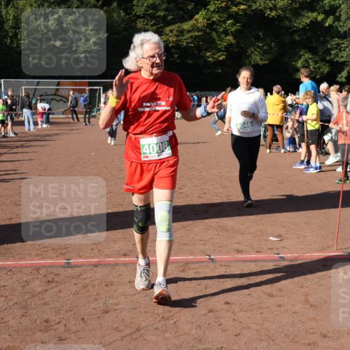 27.09.2026 - 35. Volkslauf durch das schöne Alstertal Strokosch-Dieckow http://msf.ph/oto/10565880 27.09.2026 11:07:21 Ziel 4008, 4045, 4046, 4184, 4194 meine-sportfotos.de