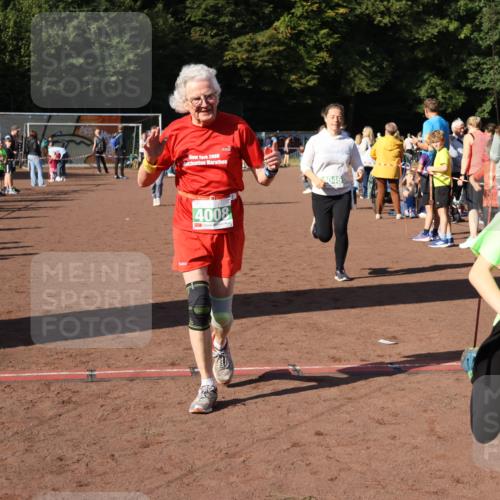 27.09.2026 - 35. Volkslauf durch das schöne Alstertal Strokosch-Dieckow http://msf.ph/oto/10565901 27.09.2026 11:07:20 Ziel 4008, 4045, 4046, 4194 meine-sportfotos.de