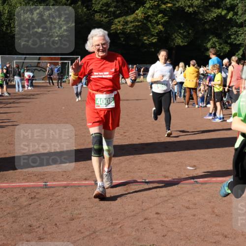 27.09.2026 - 35. Volkslauf durch das schöne Alstertal Strokosch-Dieckow http://msf.ph/oto/10565905 27.09.2026 11:07:20 Ziel 4008, 4045, 4046, 4194 meine-sportfotos.de