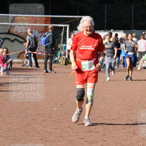 27.09.2026 - 35. Volkslauf durch das schöne Alstertal Strokosch-Dieckow http://msf.ph/oto/10565937 27.09.2026 11:07:15 Ziel 4008, 4045, 4046 meine-sportfotos.de