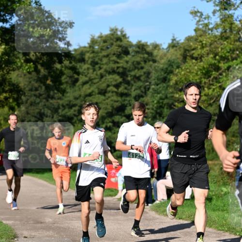 27.09.2026 - 35. Volkslauf durch das schöne Alstertal Dr. Thomas Lammeyer http://msf.ph/oto/10565978 27.09.2026 10:38:56 Laufen 4075, 4132, 4125 meine-sportfotos.de