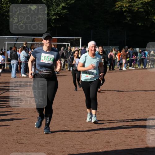 27.09.2026 - 35. Volkslauf durch das schöne Alstertal Strokosch-Dieckow http://msf.ph/oto/10566389 27.09.2026 11:04:47 Ziel 4106, 4147, 4157, 4178, 4954 meine-sportfotos.de