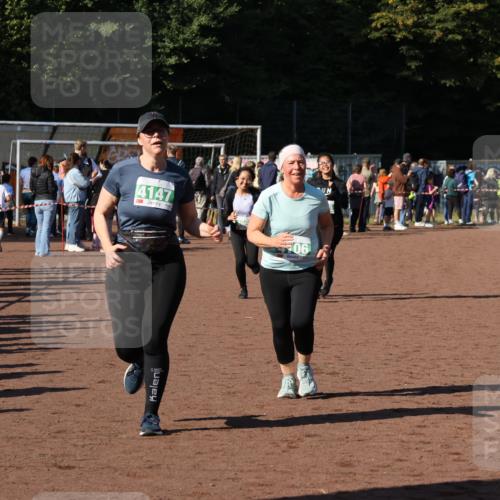 27.09.2026 - 35. Volkslauf durch das schöne Alstertal Strokosch-Dieckow http://msf.ph/oto/10566394 27.09.2026 11:04:47 Ziel 4106, 4147, 4157, 4178, 4954 meine-sportfotos.de