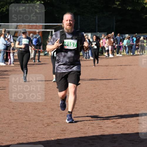 27.09.2026 - 35. Volkslauf durch das schöne Alstertal Strokosch-Dieckow http://msf.ph/oto/10566408 27.09.2026 11:04:42 Ziel 4106, 4146, 4147, 4157, 4178 meine-sportfotos.de