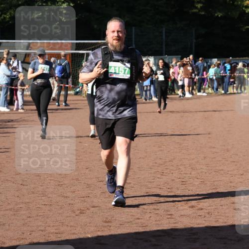 27.09.2026 - 35. Volkslauf durch das schöne Alstertal Strokosch-Dieckow http://msf.ph/oto/10566412 27.09.2026 11:04:42 Ziel 4106, 4146, 4147, 4157, 4178 meine-sportfotos.de