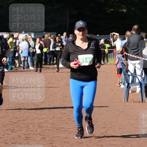 27.09.2026 - 35. Volkslauf durch das schöne Alstertal Strokosch-Dieckow http://msf.ph/oto/10566456 27.09.2026 11:04:39 Ziel 4146, 4157 meine-sportfotos.de