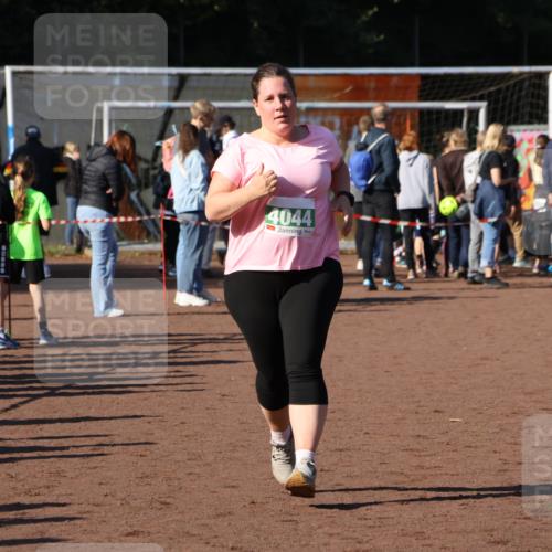 27.09.2026 - 35. Volkslauf durch das schöne Alstertal Strokosch-Dieckow http://msf.ph/oto/10566502 27.09.2026 11:04:20 Ziel 4044 meine-sportfotos.de
