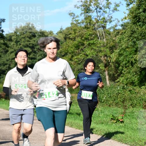 27.09.2026 - 35. Volkslauf durch das schöne Alstertal Dr. Thomas Lammeyer http://msf.ph/oto/10566508 27.09.2026 10:40:25 Laufen 4221, 4142, 4187 meine-sportfotos.de