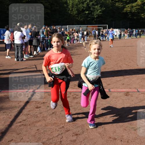 27.09.2026 - 35. Volkslauf durch das schöne Alstertal Strokosch-Dieckow http://msf.ph/oto/10566570 27.09.2026 11:03:47 Ziel 4135, 4136, 4212, 4950 meine-sportfotos.de