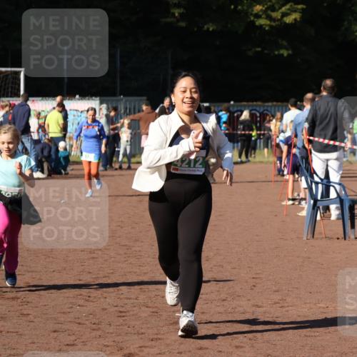 27.09.2026 - 35. Volkslauf durch das schöne Alstertal Strokosch-Dieckow http://msf.ph/oto/10566615 27.09.2026 11:03:43 Ziel 4135, 4212, 4950, 4961 meine-sportfotos.de