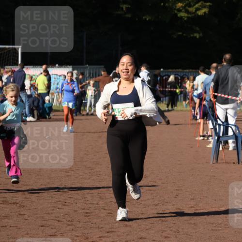 27.09.2026 - 35. Volkslauf durch das schöne Alstertal Strokosch-Dieckow http://msf.ph/oto/10566630 27.09.2026 11:03:43 Ziel 4135, 4212, 4950, 4961 meine-sportfotos.de