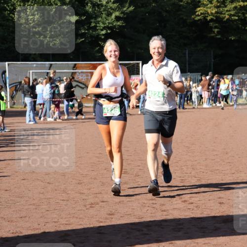 27.09.2026 - 35. Volkslauf durch das schöne Alstertal Strokosch-Dieckow http://msf.ph/oto/10566724 27.09.2026 11:03:28 Ziel 4224, 4225 meine-sportfotos.de