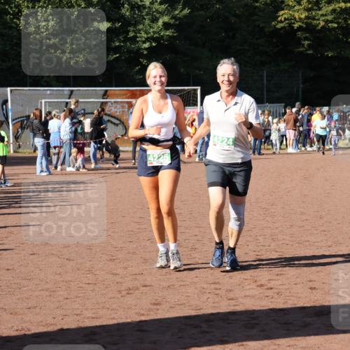 27.09.2026 - 35. Volkslauf durch das schöne Alstertal Strokosch-Dieckow http://msf.ph/oto/10566735 27.09.2026 11:03:28 Ziel 4224, 4225 meine-sportfotos.de
