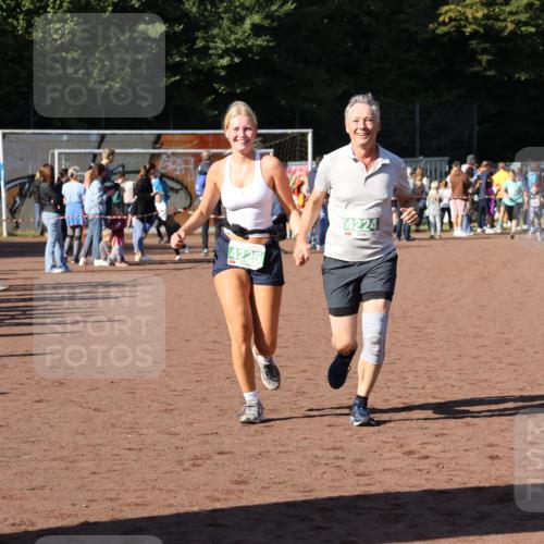 27.09.2026 - 35. Volkslauf durch das schöne Alstertal Strokosch-Dieckow http://msf.ph/oto/10566747 27.09.2026 11:03:28 Ziel 4224, 4225 meine-sportfotos.de