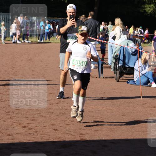 27.09.2026 - 35. Volkslauf durch das schöne Alstertal Strokosch-Dieckow http://msf.ph/oto/10566822 27.09.2026 11:03:05 Ziel 4050, 4051, 4128, 4129, 4137 meine-sportfotos.de