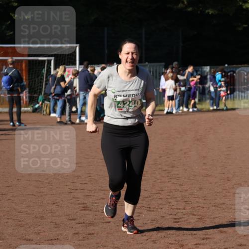 27.09.2026 - 35. Volkslauf durch das schöne Alstertal Strokosch-Dieckow http://msf.ph/oto/10566958 27.09.2026 11:02:38 Ziel 4240 meine-sportfotos.de