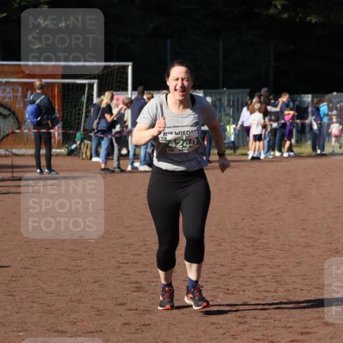 27.09.2026 - 35. Volkslauf durch das schöne Alstertal Strokosch-Dieckow http://msf.ph/oto/10566971 27.09.2026 11:02:38 Ziel 4240 meine-sportfotos.de