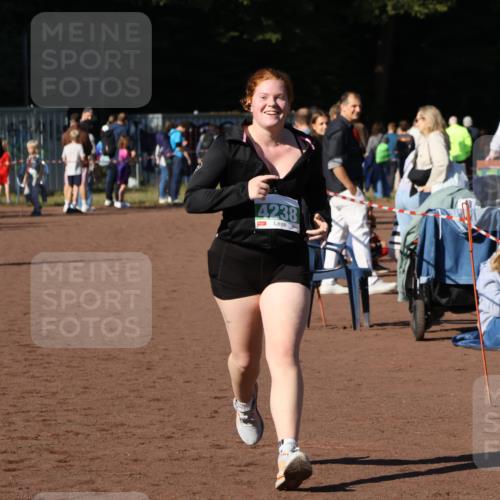27.09.2026 - 35. Volkslauf durch das schöne Alstertal Strokosch-Dieckow http://msf.ph/oto/10566989 27.09.2026 11:02:31 Ziel 4238, 4240 meine-sportfotos.de