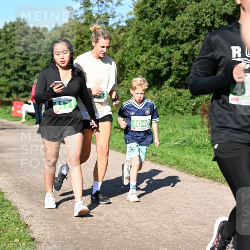 27.09.2026 - 35. Volkslauf durch das schöne Alstertal Dr. Thomas Lammeyer http://msf.ph/oto/10567022 27.09.2026 10:41:51 Laufen 171, 4040, 4178 meine-sportfotos.de