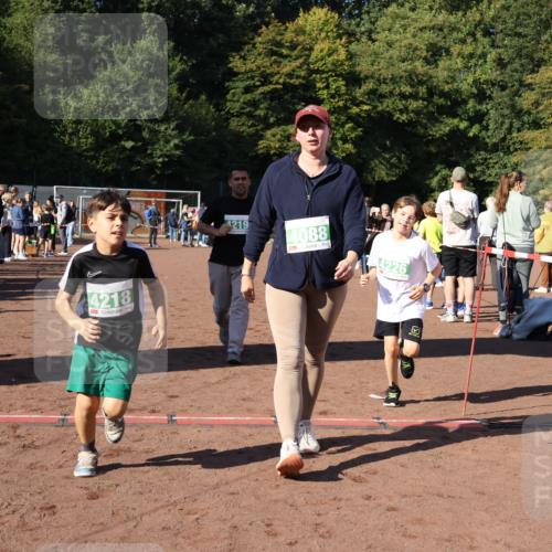 27.09.2026 - 35. Volkslauf durch das schöne Alstertal Strokosch-Dieckow http://msf.ph/oto/10567029 27.09.2026 11:02:23 Ziel 4088, 4217, 4218, 4219, 4226 meine-sportfotos.de
