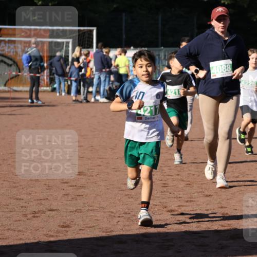 27.09.2026 - 35. Volkslauf durch das schöne Alstertal Strokosch-Dieckow http://msf.ph/oto/10567063 27.09.2026 11:02:19 Ziel 4088, 4217, 4218, 4219, 4226 meine-sportfotos.de
