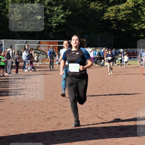 27.09.2026 - 35. Volkslauf durch das schöne Alstertal Strokosch-Dieckow http://msf.ph/oto/10567111 27.09.2026 11:02:10 Ziel 4062, 4108, 4110 meine-sportfotos.de