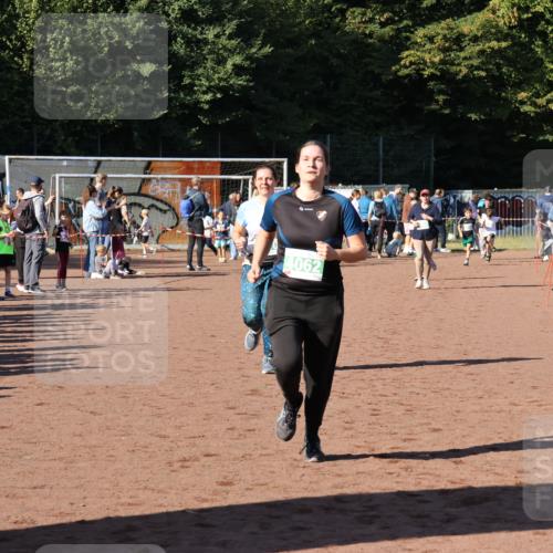 27.09.2026 - 35. Volkslauf durch das schöne Alstertal Strokosch-Dieckow http://msf.ph/oto/10567127 27.09.2026 11:02:10 Ziel 4062, 4108, 4110 meine-sportfotos.de