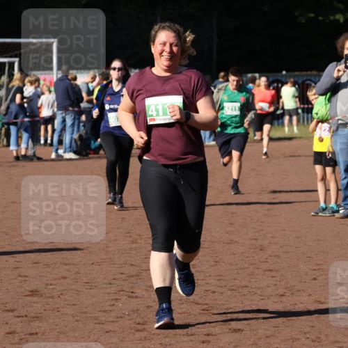 27.09.2026 - 35. Volkslauf durch das schöne Alstertal Strokosch-Dieckow http://msf.ph/oto/10567245 27.09.2026 11:01:46 Ziel 4021, 4079, 4114, 4211 meine-sportfotos.de